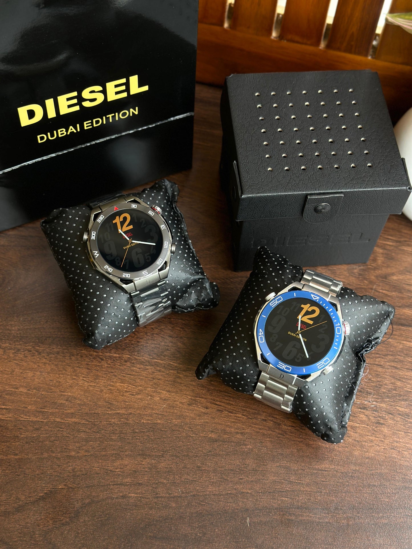 DIESEL ROUND SMART WATCH  WHITH CHAIN STRAP