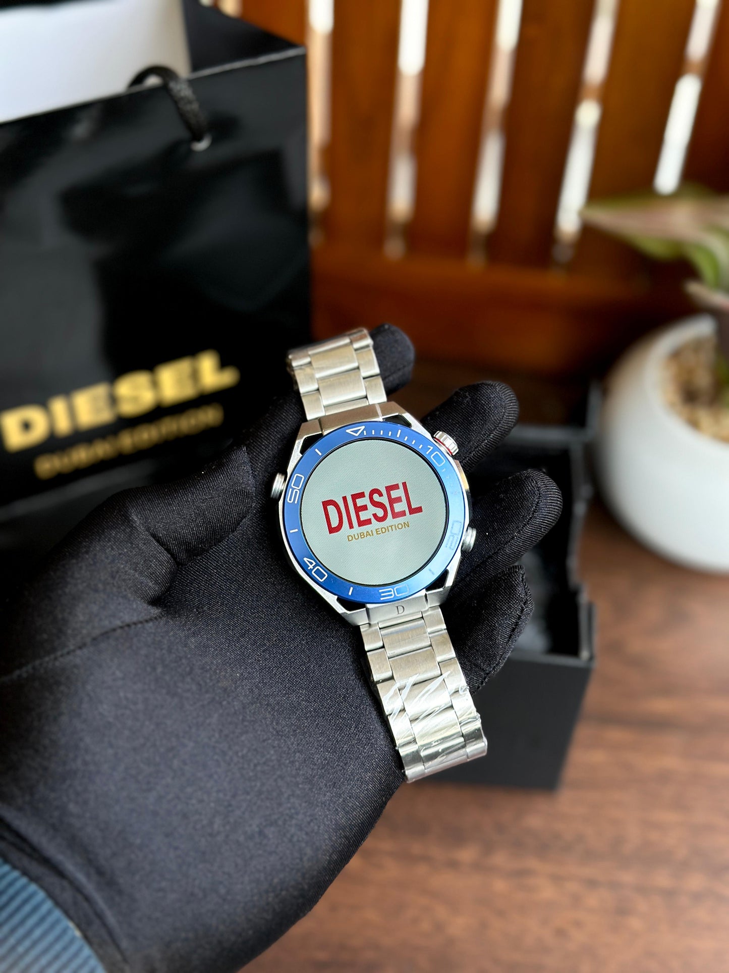 DIESEL ROUND SMART WATCH  WHITH CHAIN STRAP